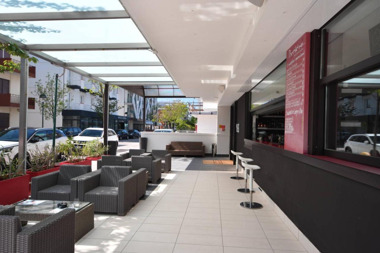 Aparthotel Alessandria Lignano Sabbiadoro Esterno foto