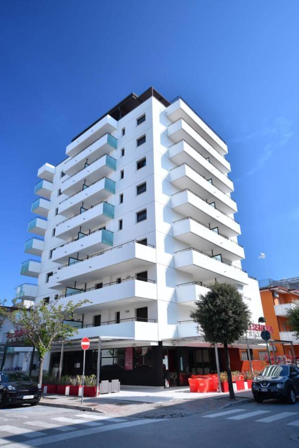 Aparthotel Alessandria Lignano Sabbiadoro Esterno foto