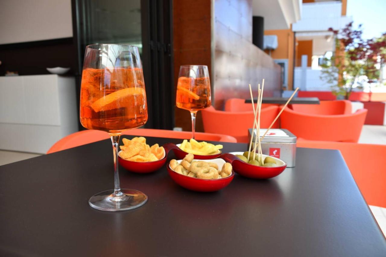 Aparthotel Alessandria Lignano Sabbiadoro Esterno foto