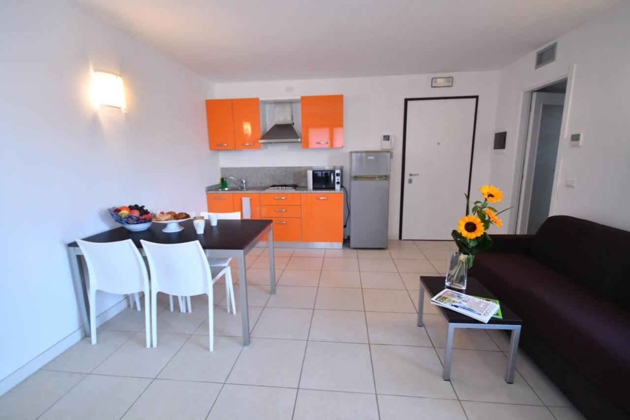 Aparthotel Alessandria Lignano Sabbiadoro Esterno foto