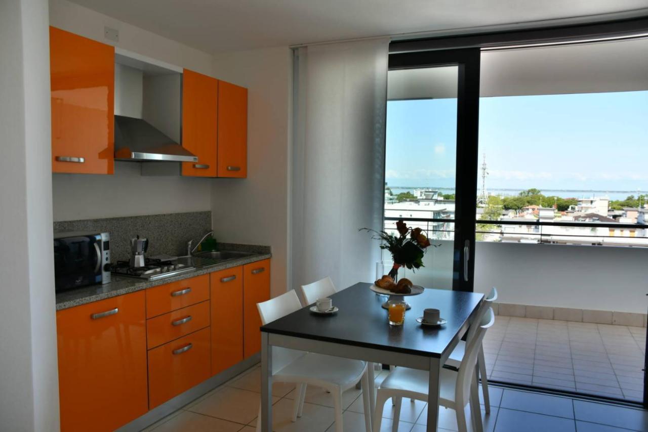 Aparthotel Alessandria Lignano Sabbiadoro Esterno foto