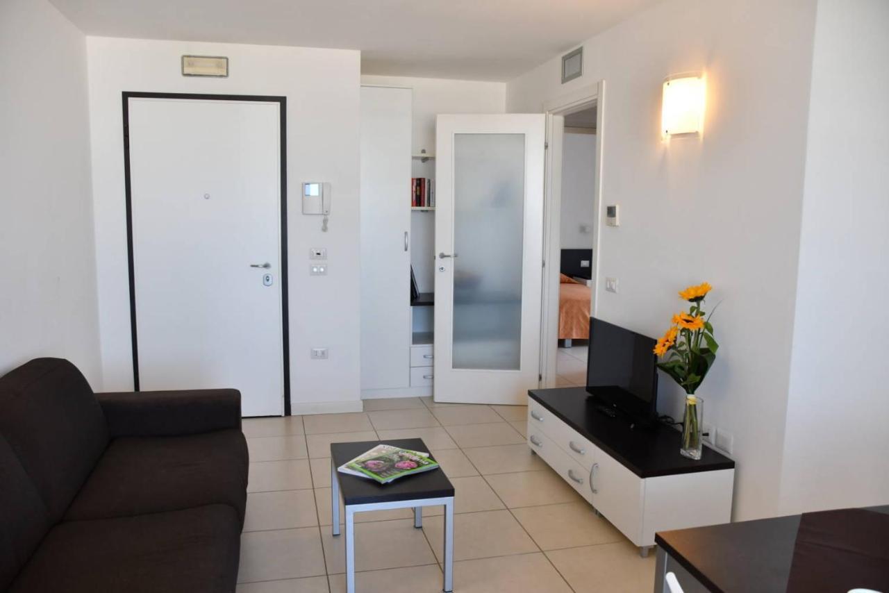 Aparthotel Alessandria Lignano Sabbiadoro Esterno foto