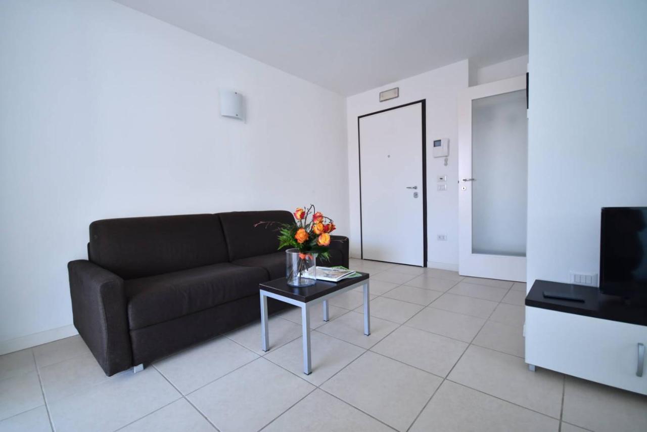Aparthotel Alessandria Lignano Sabbiadoro Esterno foto