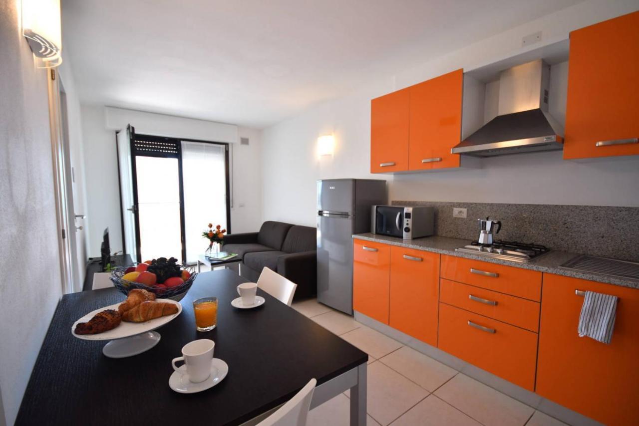 Aparthotel Alessandria Lignano Sabbiadoro Esterno foto