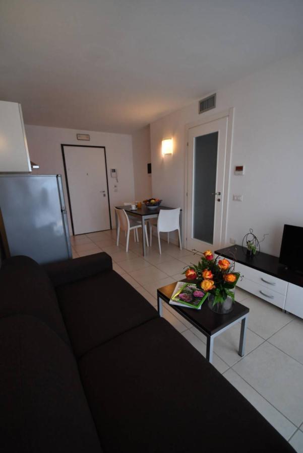 Aparthotel Alessandria Lignano Sabbiadoro Esterno foto