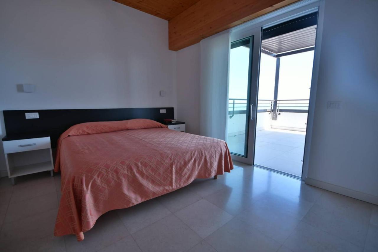 Aparthotel Alessandria Lignano Sabbiadoro Esterno foto