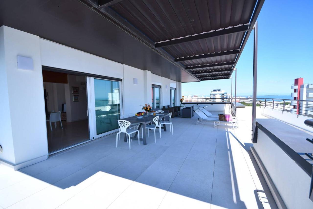 Aparthotel Alessandria Lignano Sabbiadoro Esterno foto
