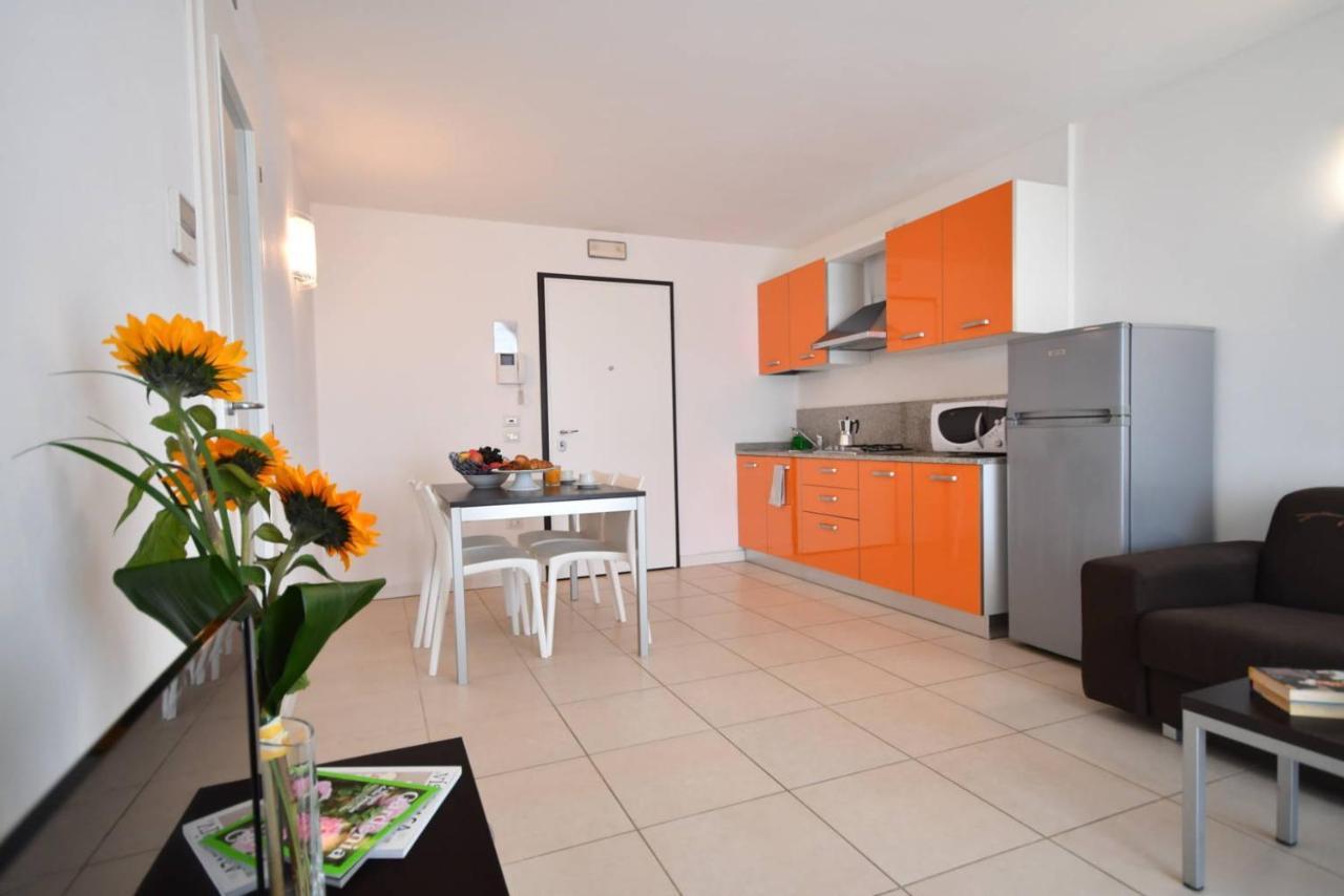 Aparthotel Alessandria Lignano Sabbiadoro Esterno foto