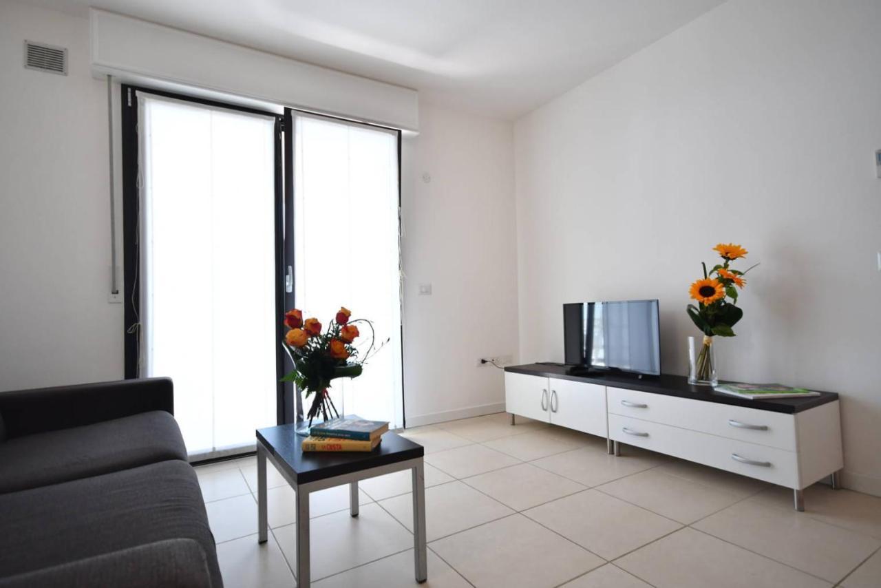 Aparthotel Alessandria Lignano Sabbiadoro Esterno foto