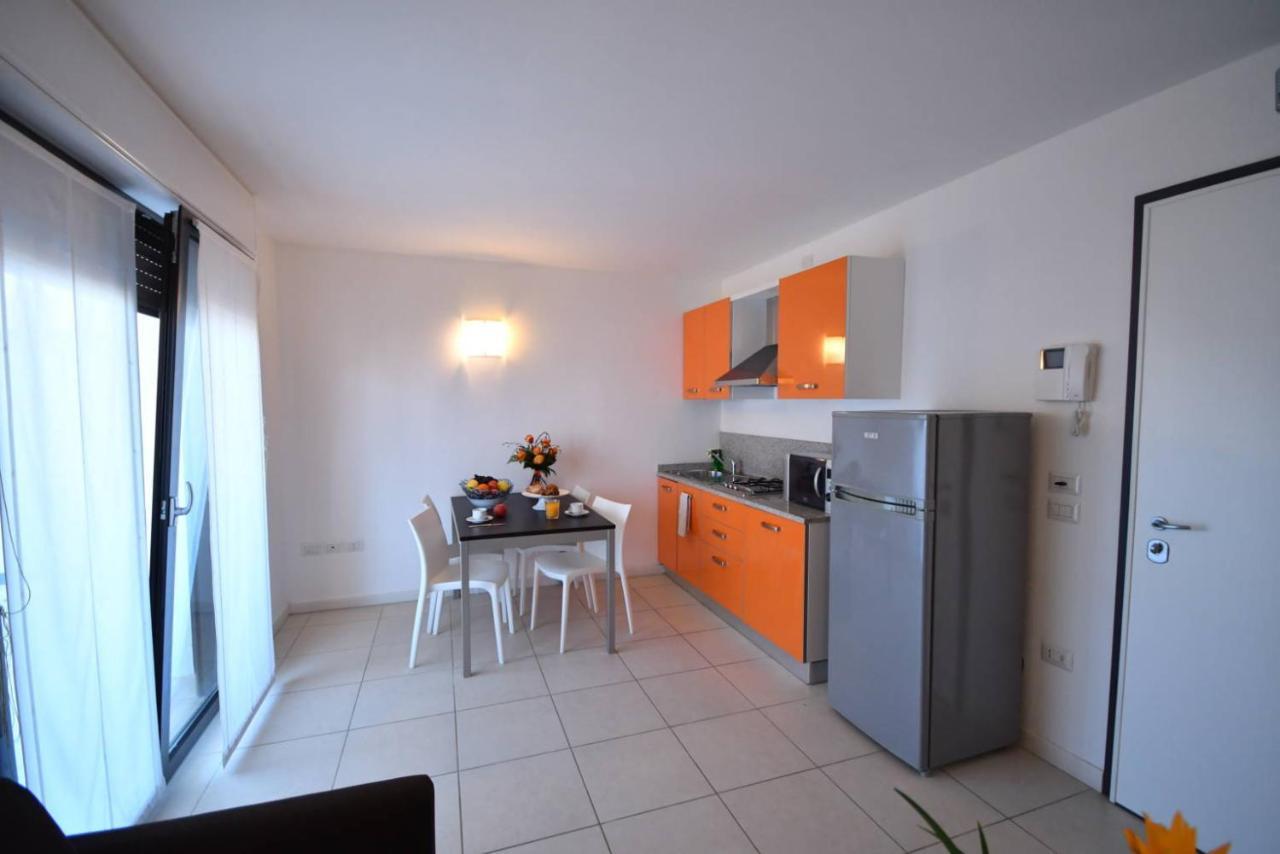 Aparthotel Alessandria Lignano Sabbiadoro Esterno foto