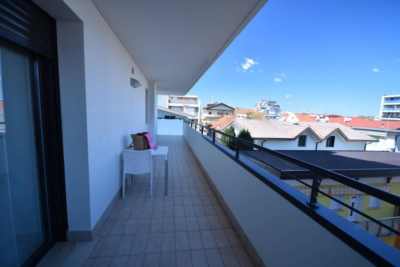 Aparthotel Alessandria Lignano Sabbiadoro Esterno foto