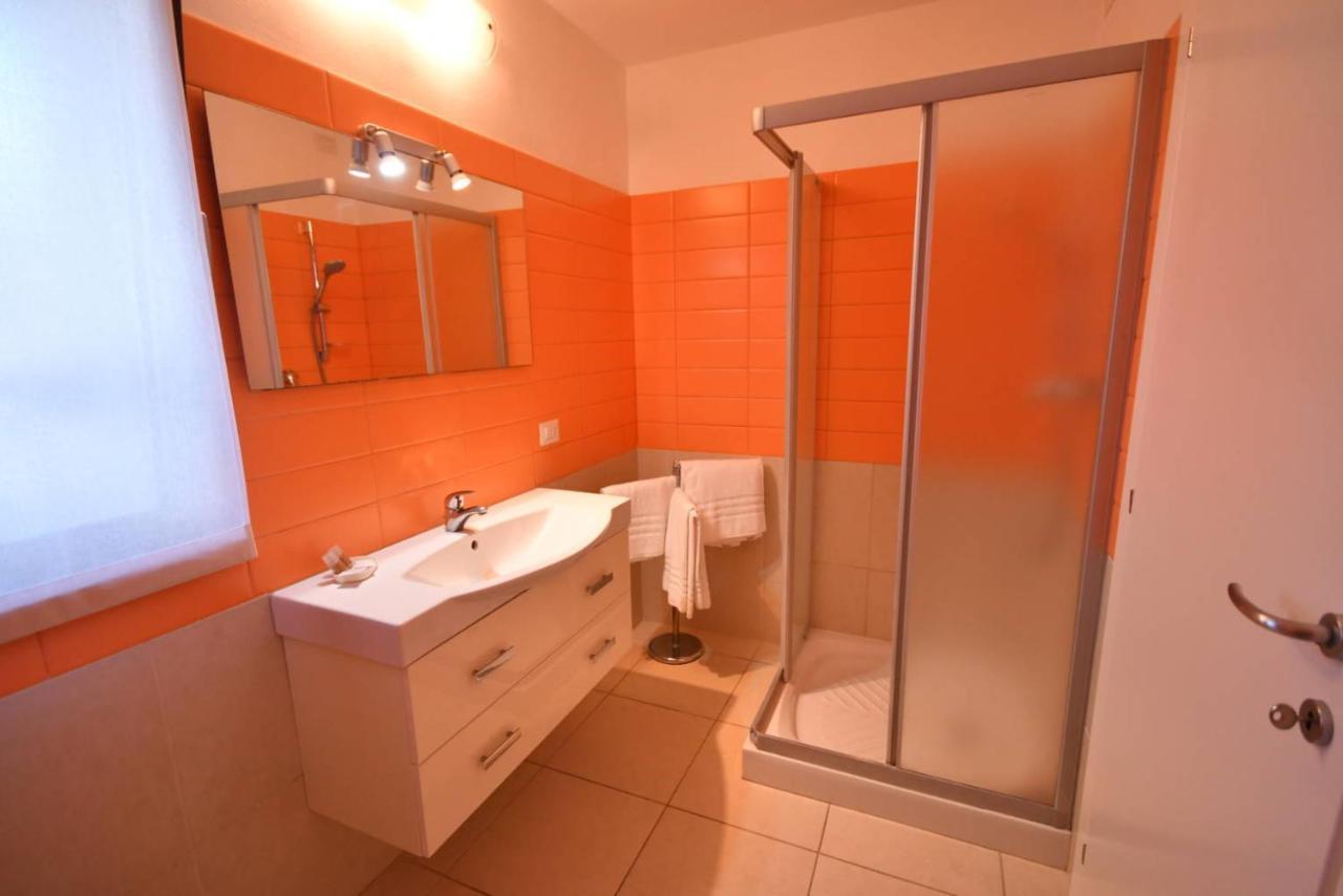 Aparthotel Alessandria Lignano Sabbiadoro Esterno foto