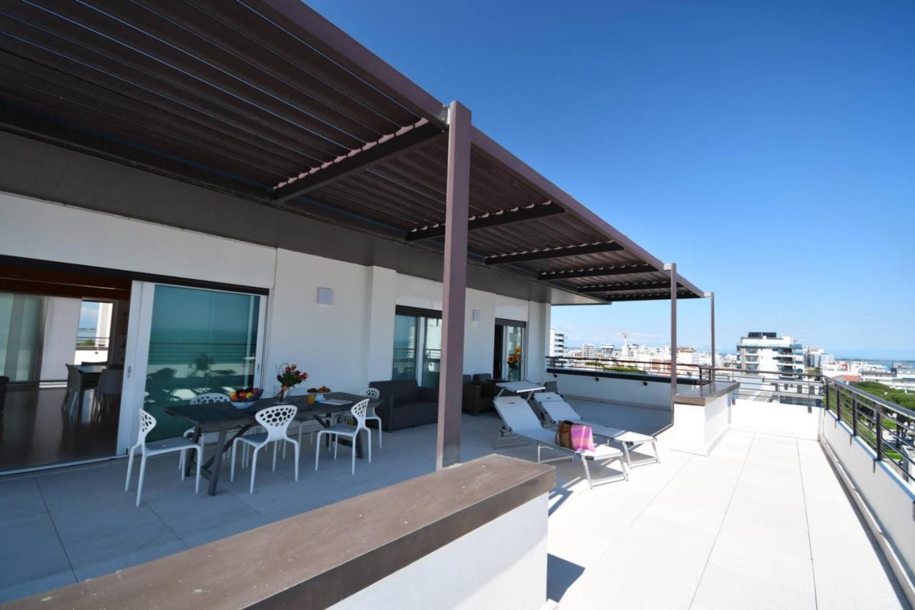 Aparthotel Alessandria Lignano Sabbiadoro Esterno foto