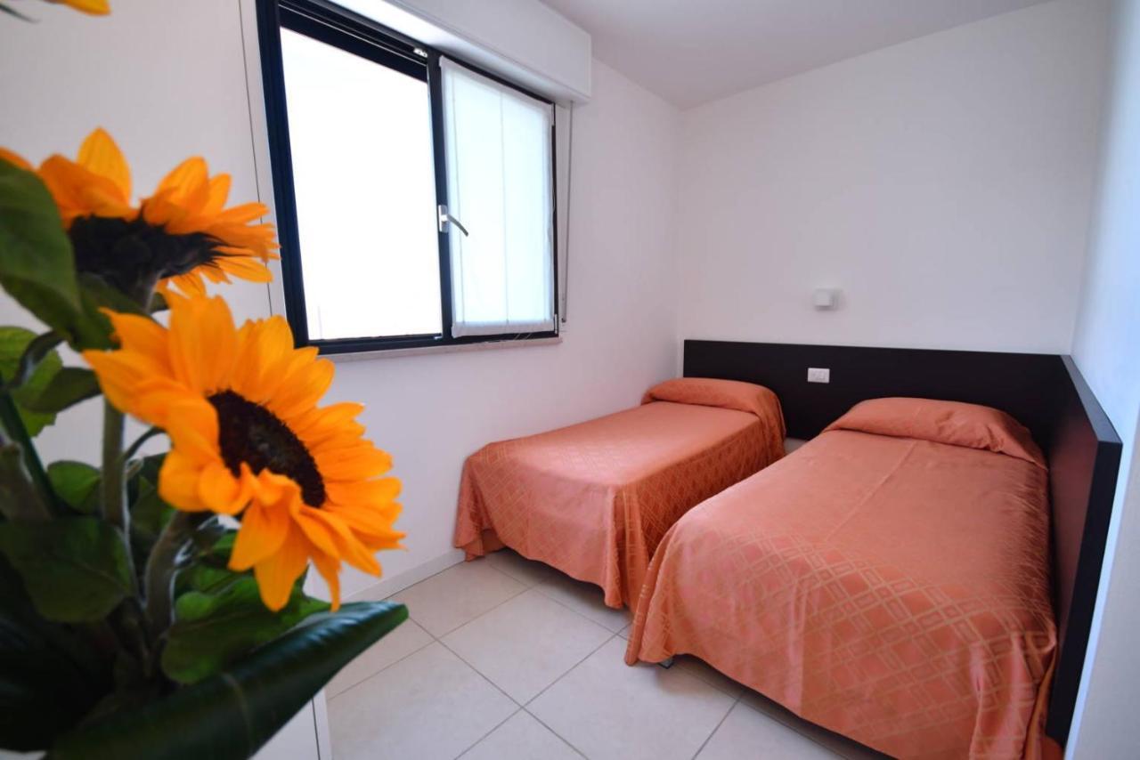 Aparthotel Alessandria Lignano Sabbiadoro Esterno foto