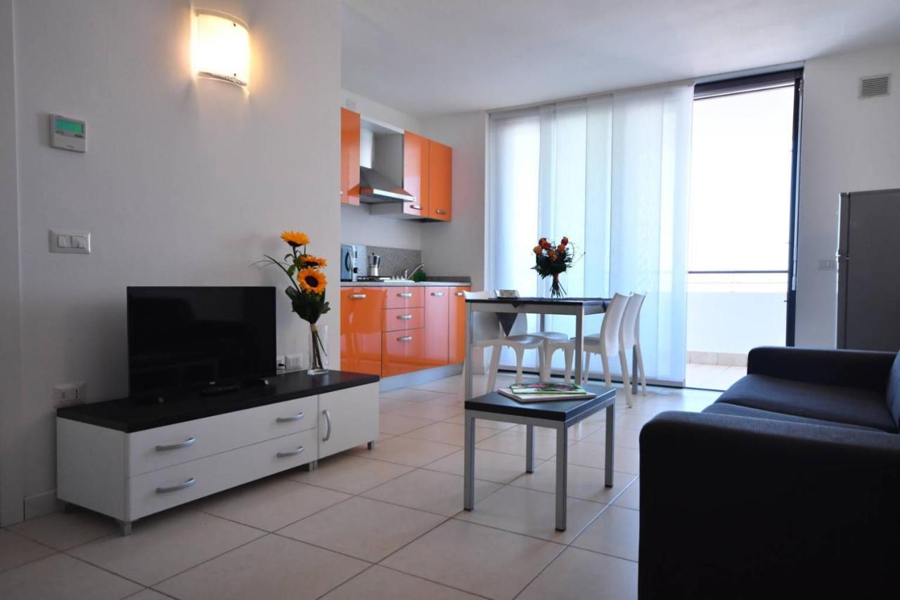 Aparthotel Alessandria Lignano Sabbiadoro Esterno foto