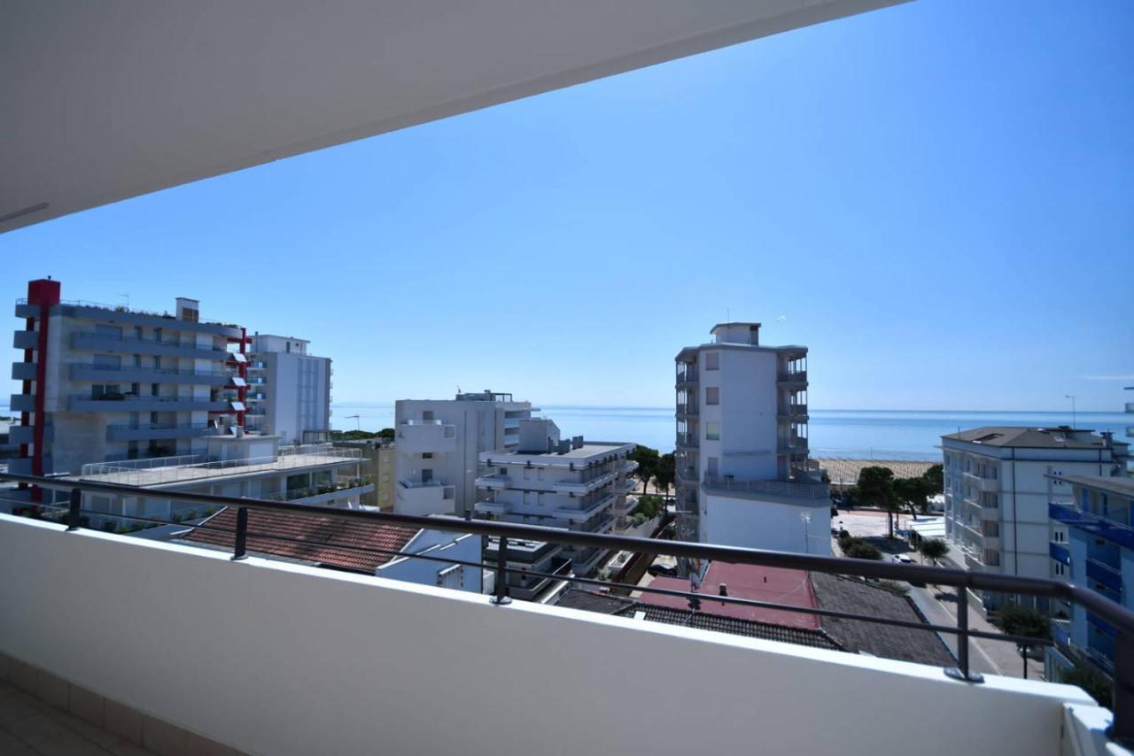 Aparthotel Alessandria Lignano Sabbiadoro Esterno foto