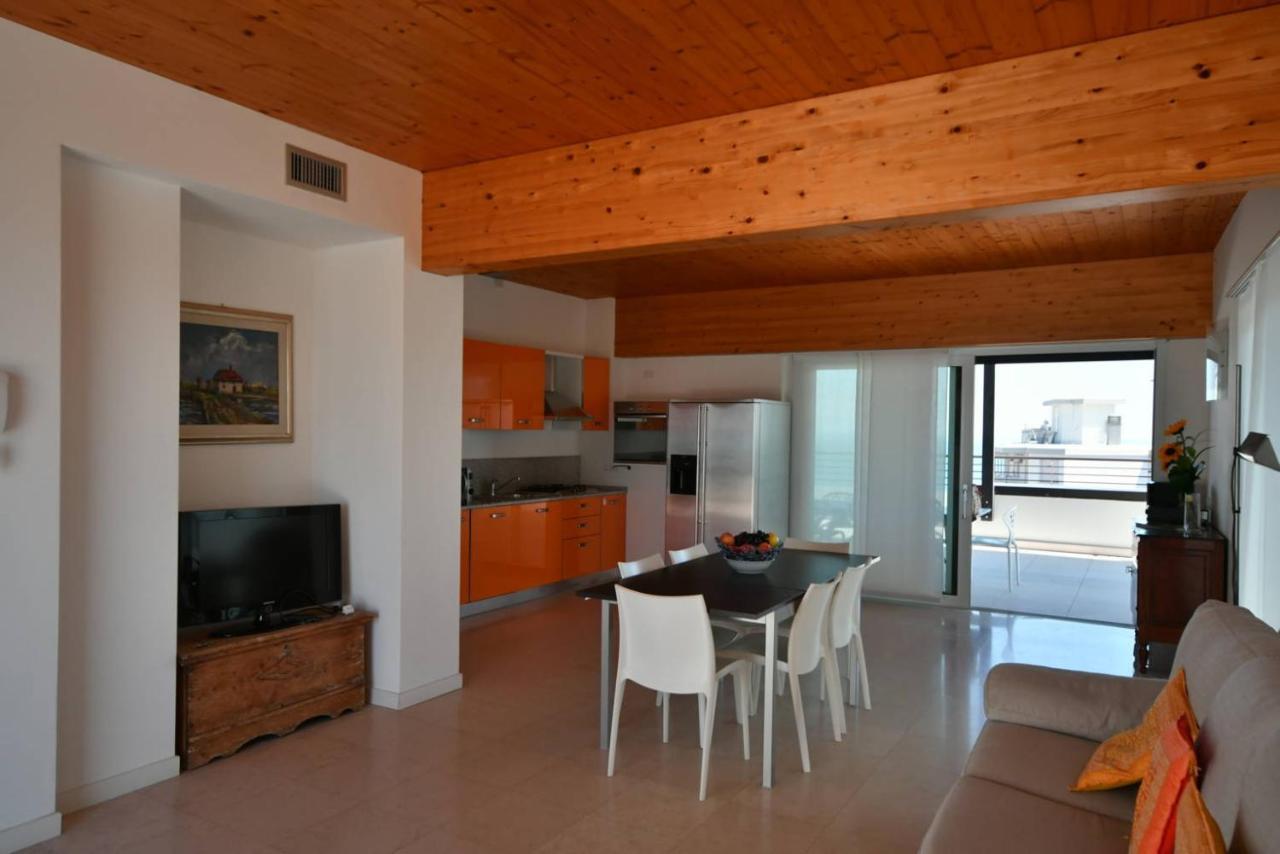 Aparthotel Alessandria Lignano Sabbiadoro Esterno foto