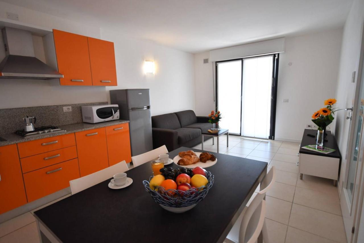 Aparthotel Alessandria Lignano Sabbiadoro Esterno foto