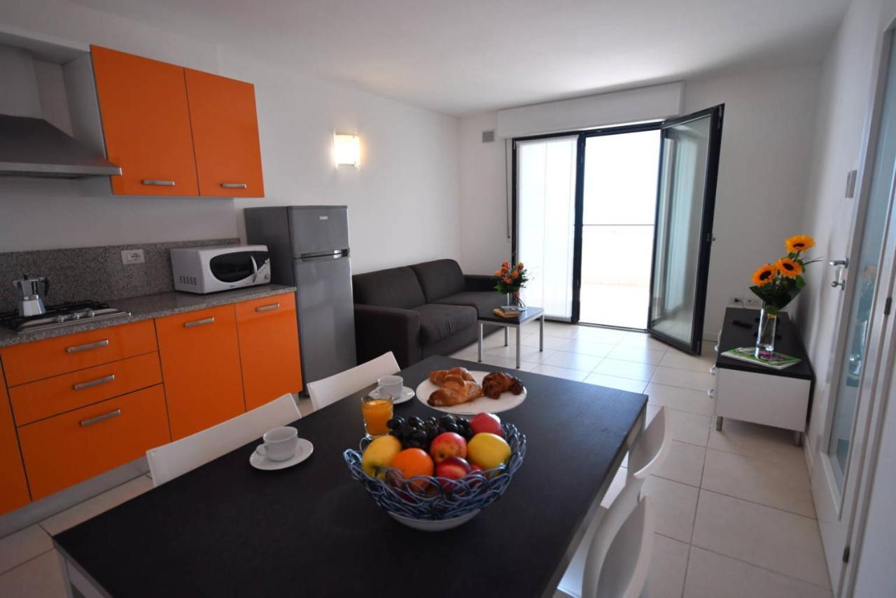 Aparthotel Alessandria Lignano Sabbiadoro Esterno foto